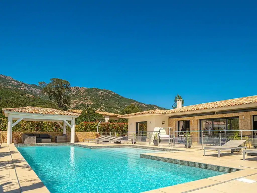 Piscine villa les Arbousiers Corse du Sud