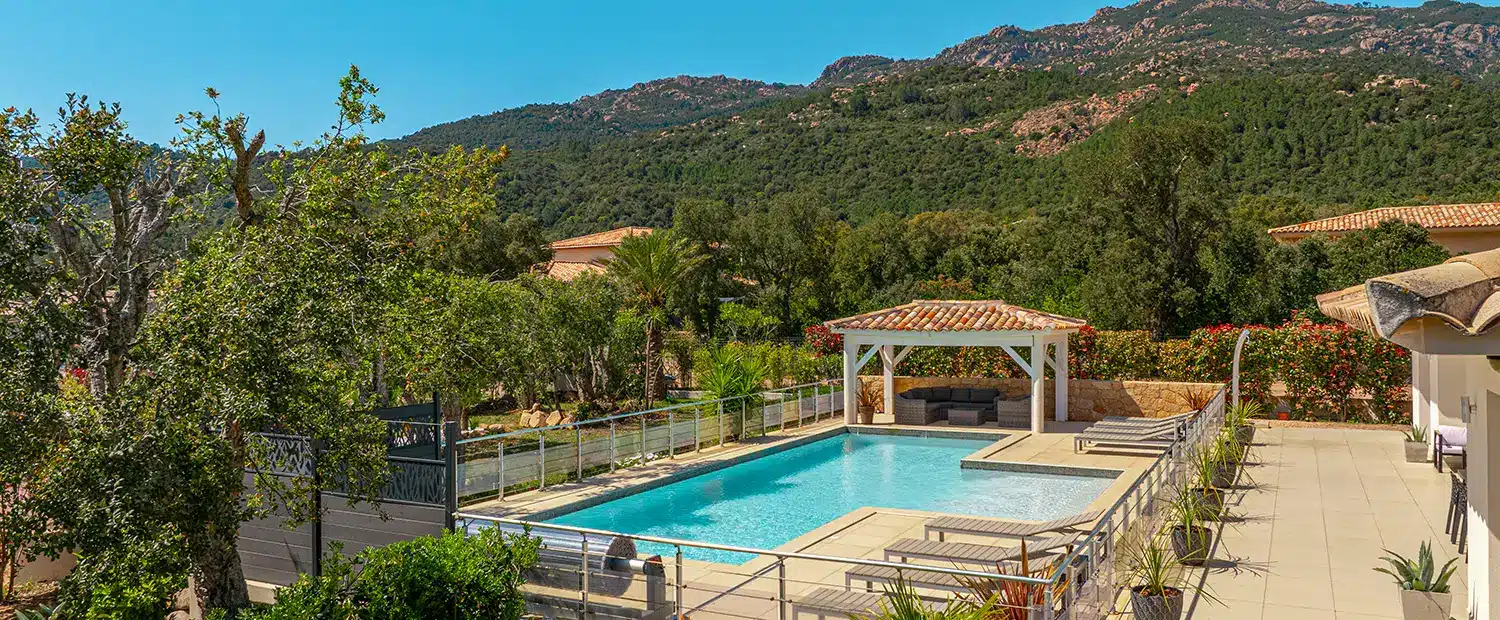 Jardin avec piscine Villa Arbousiers Corse