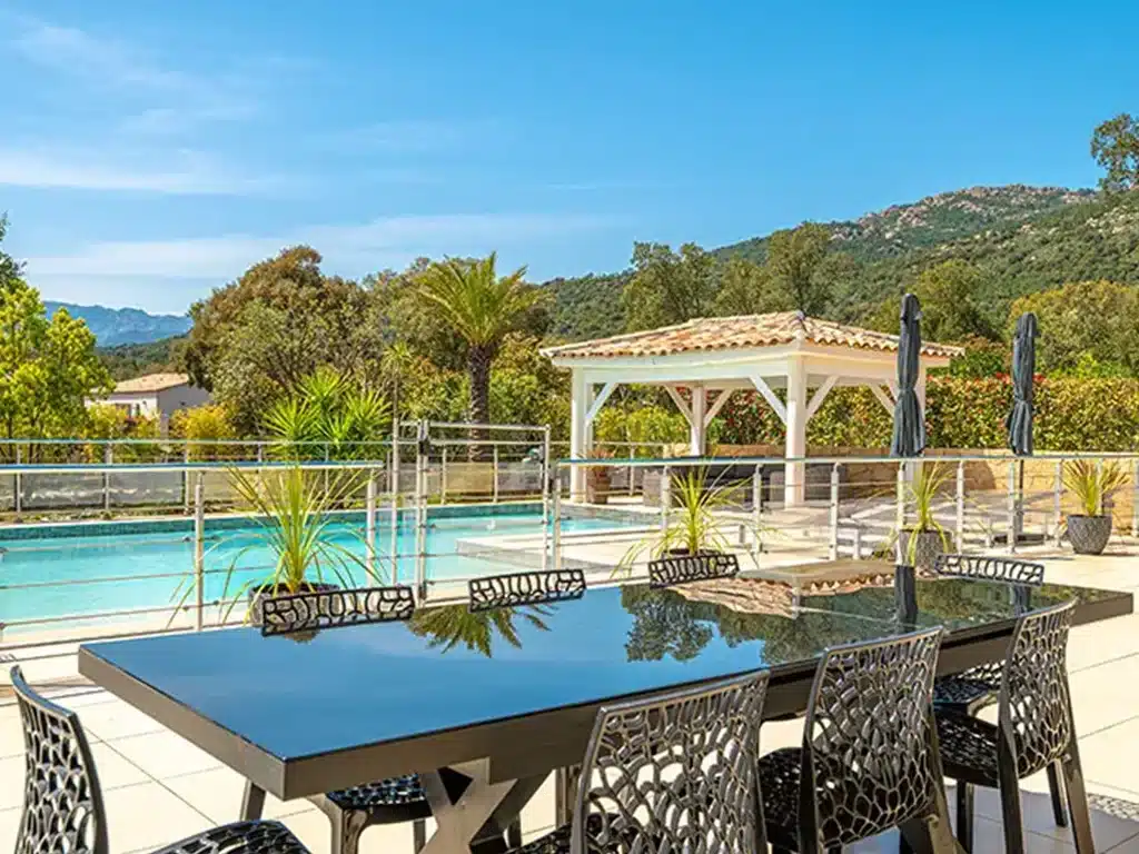 Terrasse, piscine et jardin Corse du sud